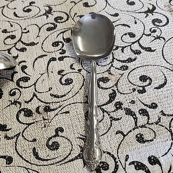 Oneida Serving Spoon and Ladle Set - Picture 4 of 5